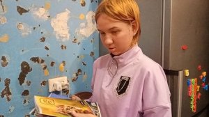 Купила канцелярию к учебному году .