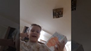 распаковываю свой пенал ко второму классу и секретик
