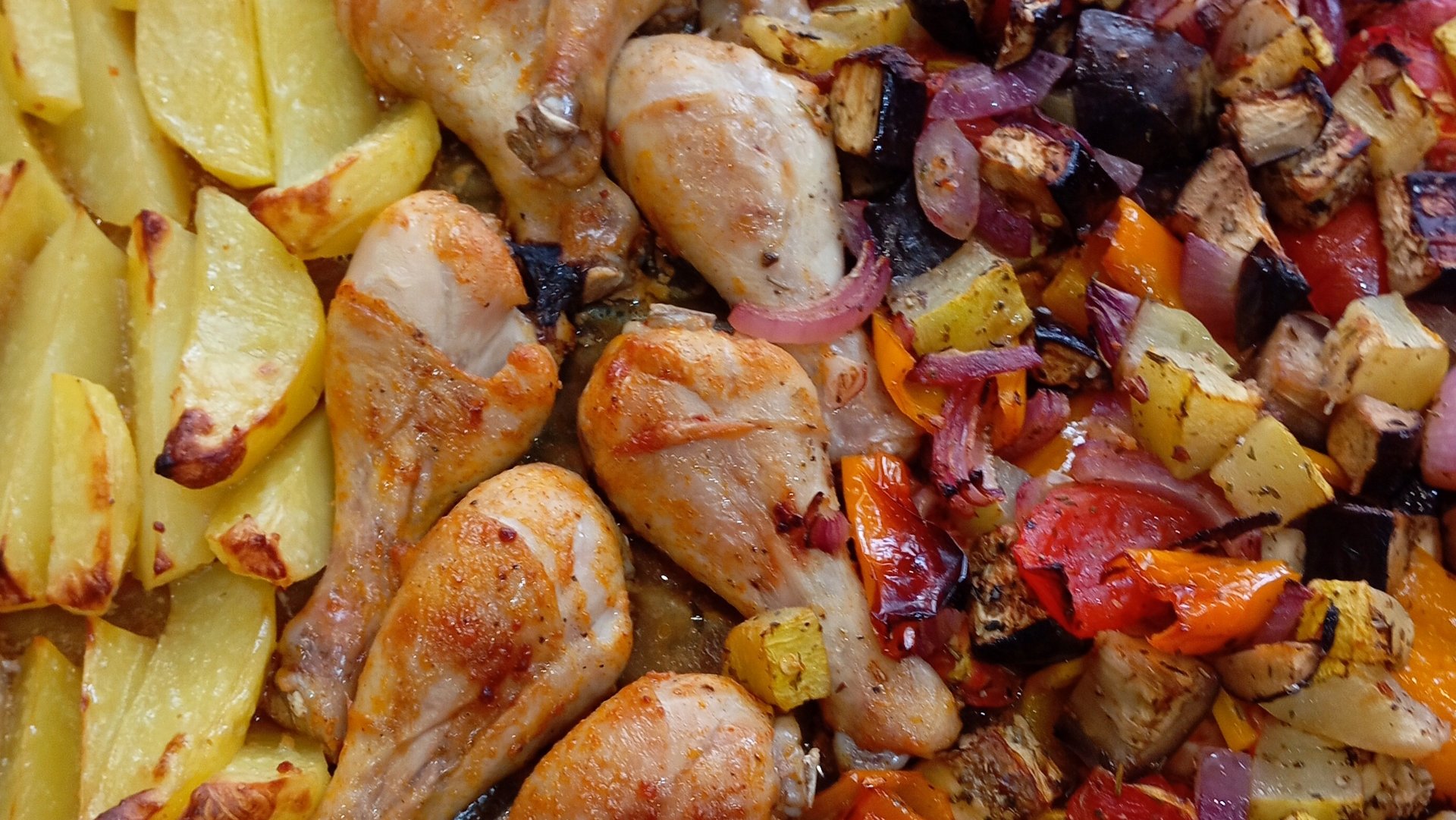 Куриные голени запеченные с овощами. смотреть онлайн