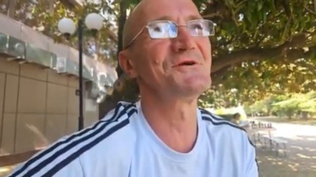 Новая серия и новый герой канала Катя Сочи.
Жена выгнала ищу романтику.