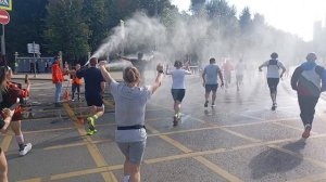 Полумарафон Лужники - освежают на трассе, спасибо всем