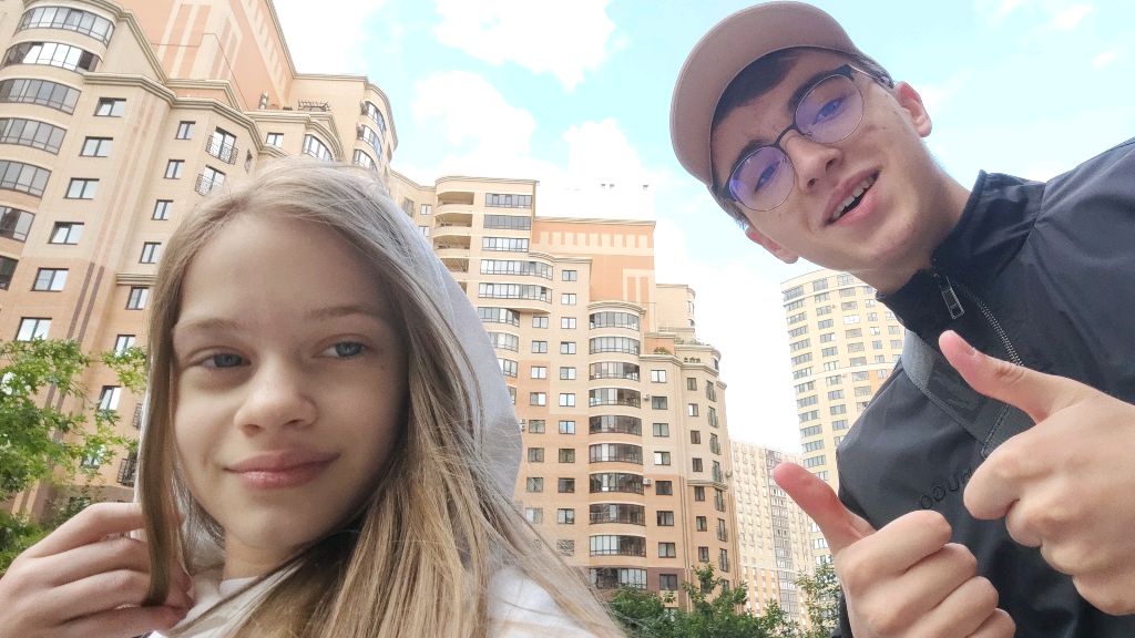 СТРИМ ГУЛЯЕМ | скоро школа | шашки по жизни | @karasevtut смотреть онлайн