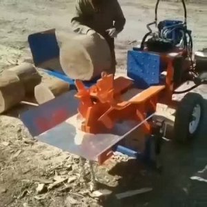 Автоматизированный дровокол.