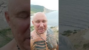 24.08.2025 Нахожусь на Пляже Сукко он окружен скалами и находятся в бухте. Воложанин Александр Якудз