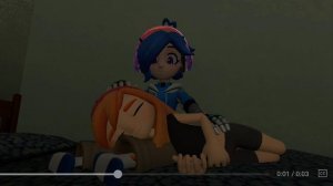 Тари в наушниках гладит Мегги когда она спит