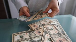 Bloomberg: роль доллара как мировой резервной валюты падает из-за Трампа