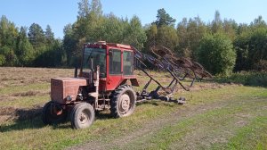 Трактор Т-25 с граблями и пресподборщиком 0850.Сенокос. 23 августа 2025. Сломал грабли и пресс .