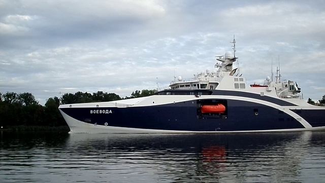 АВАРИЙНО-СПАСАТЕЛЬНОЕ СУДНО "ВОЕВОДА" В КАЛИНИНГРАДСКОМ ЗАЛИВЕ