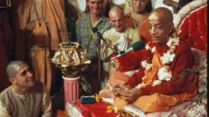 Лекция Шрилы Прабхупады 24.08.1972,Лос-Анжелес.ШБ 1.2.21.В этом 
 мире мы связаны бесчислеными узами