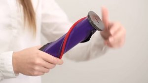 Как почистить насадку с прямым приводом беспроводного пылесоса Dyson Cyclone V10™