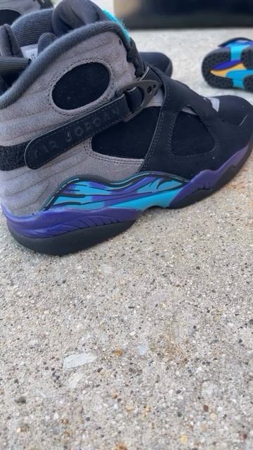 Ретро модель Air Jordan 8 "Aqua" смотреть онлайн