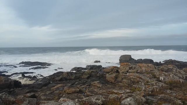 Атлантический океан у берегов Португалии. Октябрь смотреть онлайн