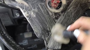 Бюджетная химчистка своими руками в гараже. Газ 2410 навожу порядок в любимой машине😍