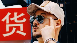 ПЕССИМИСТИЧНОЕ НЕДОВОЛЬНОЕ ЛИЦО ДОЧЕРИ