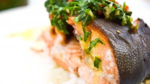 Горбуша, фаршированная шампиньонами и сыром