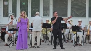 Ирина Князева и эстрадно-духовой оркестр ЦНТ в санатории Пирогова