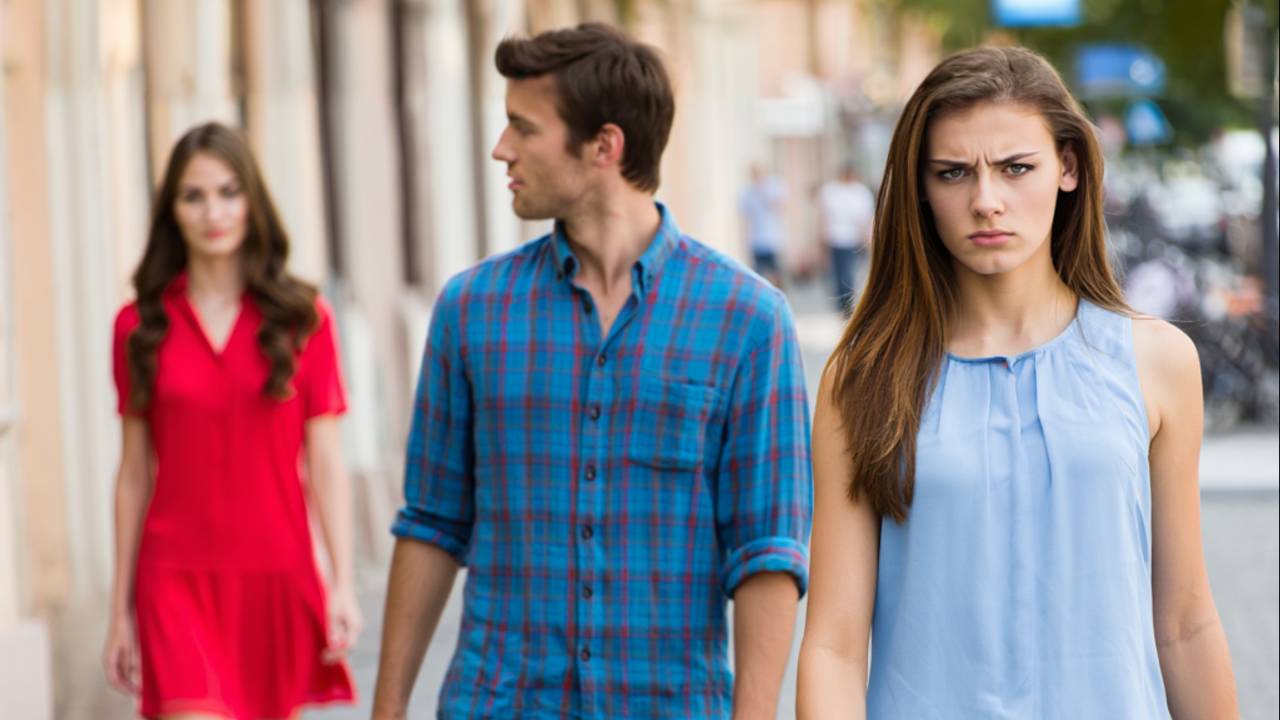 Роберт Рождественский — Ревнуешь смотреть онлайн