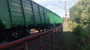 3ЭС5К с грузовым поездом и полувагонами прошлого месяца