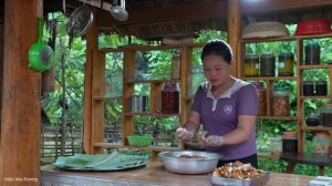 Recipe For Making Delicious Fried Chicken Wrapped in Sticky Rice to Sell-Daily Life. Trieu Mai Huong