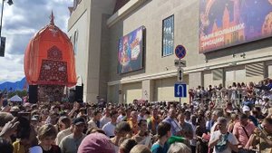 Шествие колесниц "Ратха-Ятра" проходит в Москве
