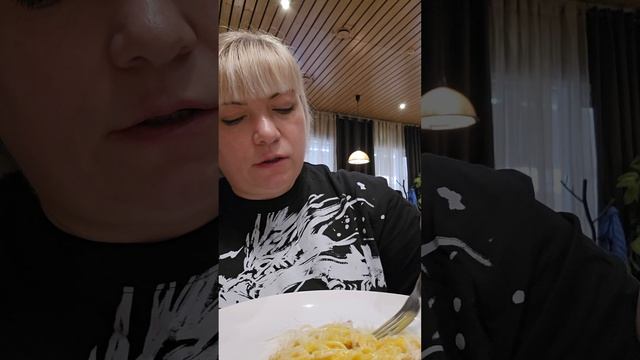 Сходили в кафе. Мой первый мукбанг смотреть онлайн