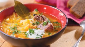 Домашние щи со свининой и свежей (квашеной) капустой