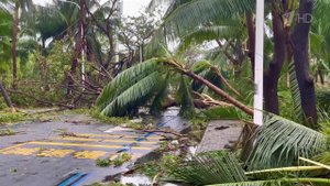 Российские туристы оказались в зоне сильнейшего тайфуна на острове Хайнань в Китае