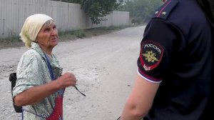Полицейские ЛНР оказывают помощь жителям объятых огнём дачных массивов