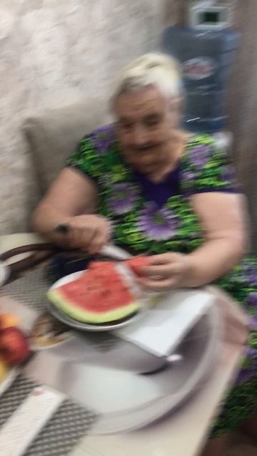 Мама и арбуз