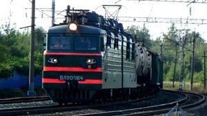 ВЛ80с-164  с грузовым поездом