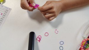 как сплести из резиночек самый простой браслет