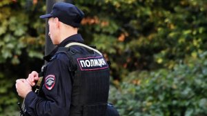 Мужчина с молотком набросился на маршрутку в Омской области