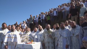 Около 400 человек помолились на вершине Бештау