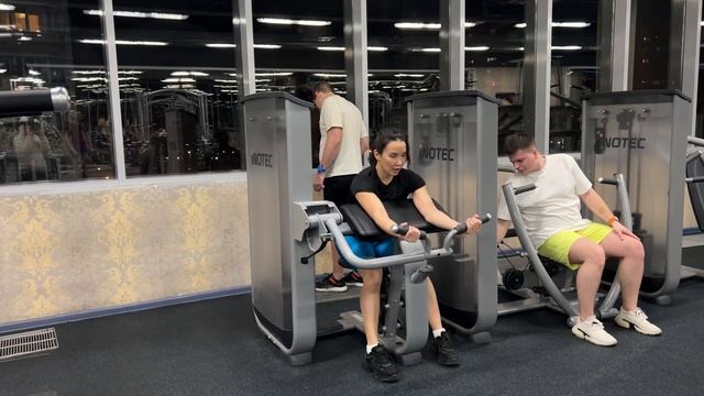 Бицепс в тренажере