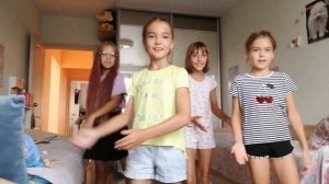 моя подруга и её сестра и ПОЛЯ!!!