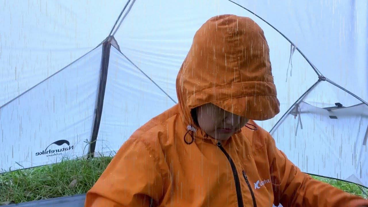 ОДИНОЧНЫЙ ПОХОД ПОД ПРОЛИВНЫМ ДОЖДЕМ‼️1 ДЕНЬ В ТРОПИЧЕСКОМ ЛЕСУ смотреть онлайн