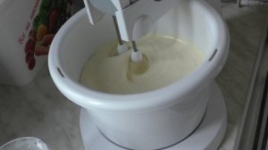 Выпекаю бисквит для торта