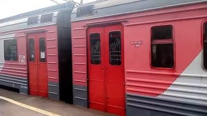 Электропоезд ЭТ2М-118 Отправляется с платформы Фирсановская