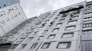 Кафельный фасад надёжный и долговечный, зачем его портить?