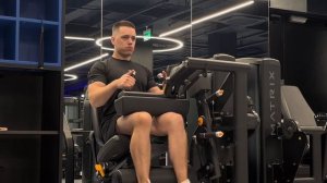 Сгибание голени сидя