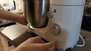 Сын любит печь пироги сам