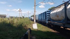2ЭС5К СМЕ с грузовым поездом