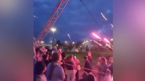 Фейерверк попал в толпу и ранил женщину в Красноярске