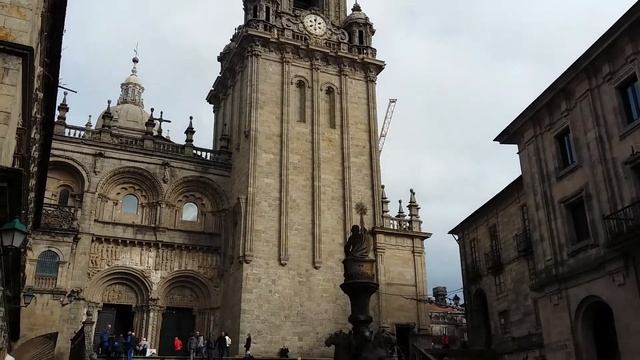 У собора св. Иакова в Сантьяго-де-Компостела 18.10.18 смотреть онлайн