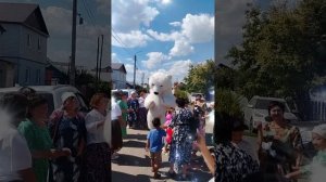 Поздравление от белого мишки в Оренбурге .mp4