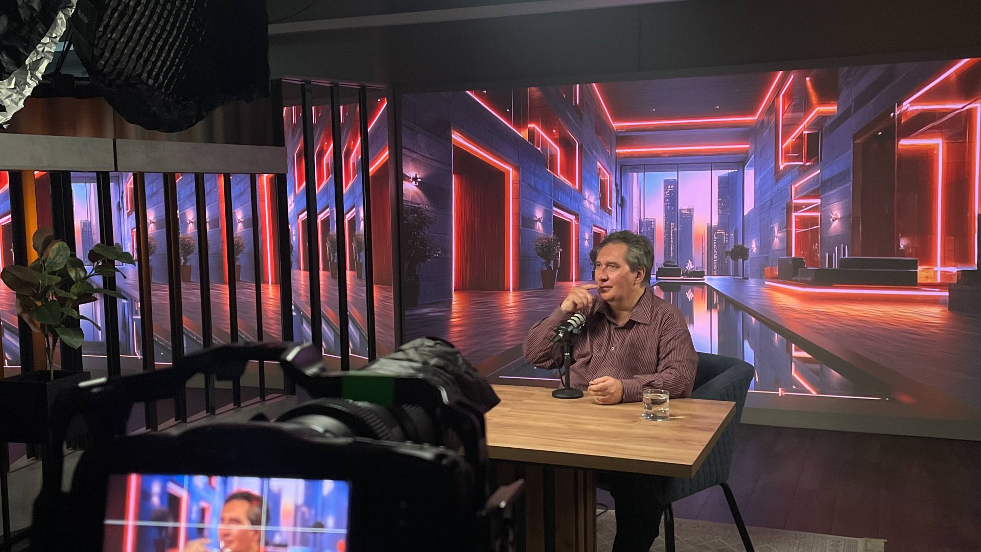 Рассуждения о рынке элитных квартир в Москве от брокера по элитной недвижимости Виталия Михалина смотреть онлайн