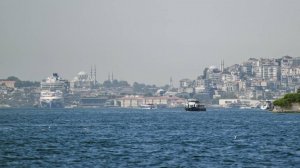 Пропавшего во время заплыва через Босфор россиянина ищут вторые сутки