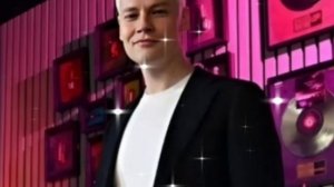 Последние мгновенья лета я прижму к груди...
Побудь ещё немножко... Не уходи..