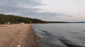 Центральный пляж Академгородка после заката 🌇, 25 августа: утята, волны 🌊, песок и пикап 😶