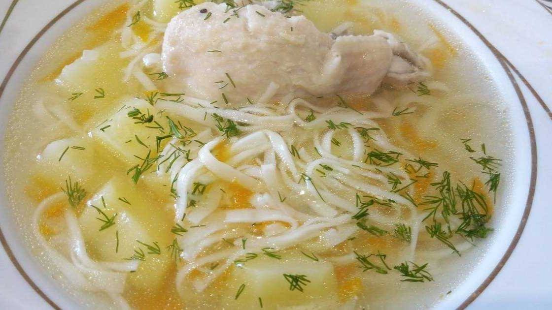 Куриный суп с домашней лапшой классический